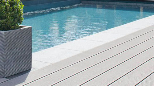 Is composite decking slippery when wet?