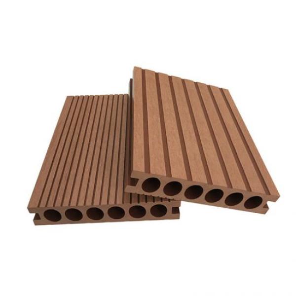 Kunststoff-Holz-Verbundboden für den Außenbereich