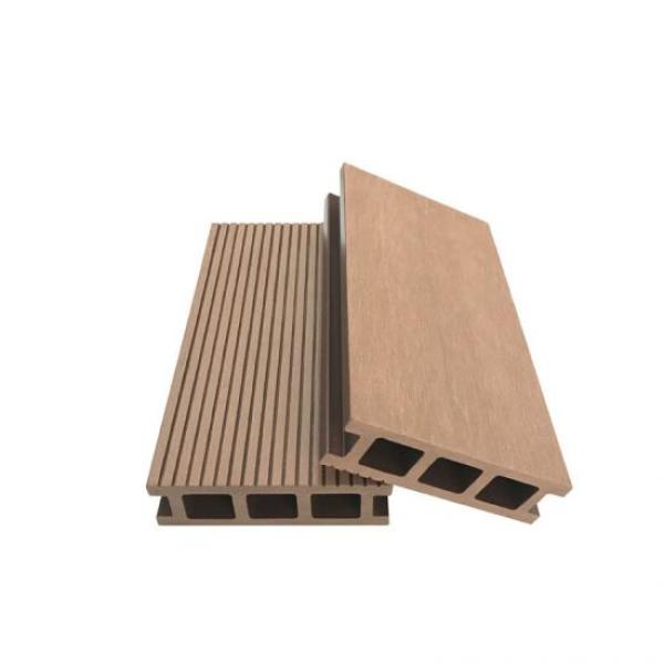 Holz-Kunststoff-Terrassendielen aus Verbundwerkstoff