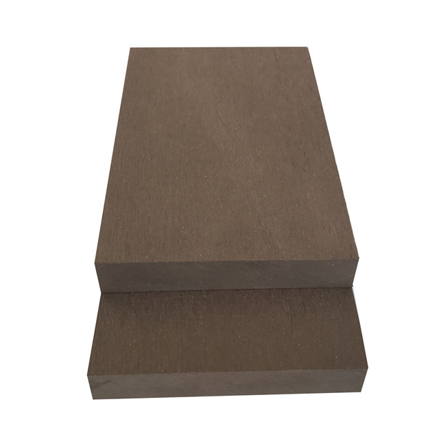 Wood plastic composite solid decking board